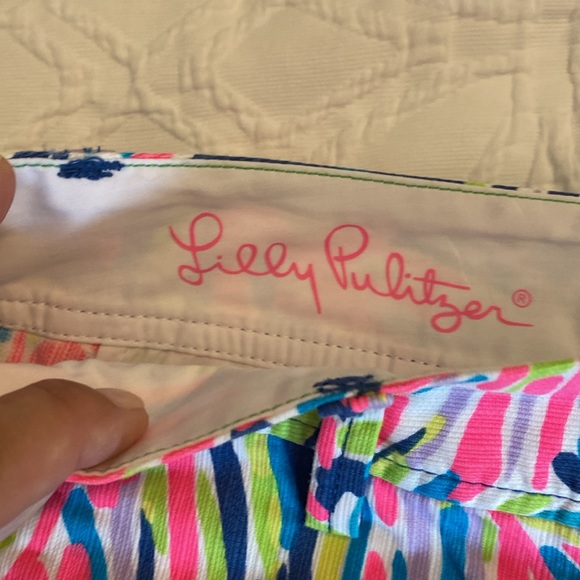 Lilly Pulitzer EUC Walsh Shorts - Picture 2 of 6